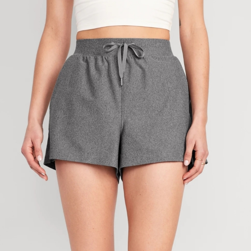 💛 Old Navy 3" Inseam High-Waisted Powersoft Shorts Medium